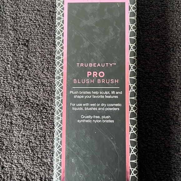 Trubeauty Pro Blush Brush - Picture 2 of 3